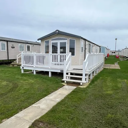 Oak Green- Award Winning Caravan! *