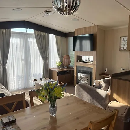 Oak Green- Award Winning Caravan!